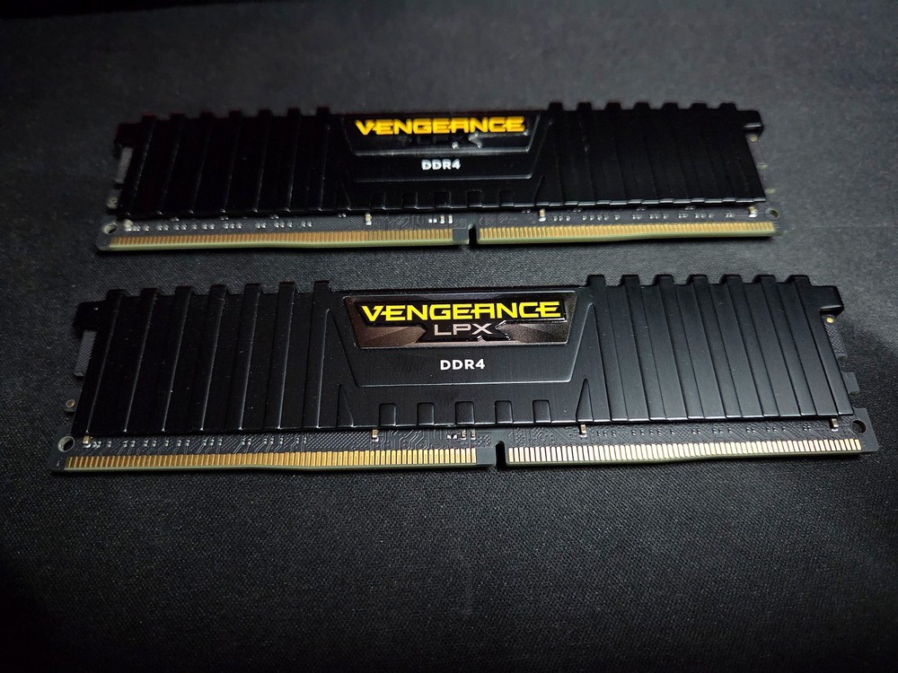 Corsair Vengeance LPX 32GB PC4-28800 DDR4-3600 MHz. Tested and Working.