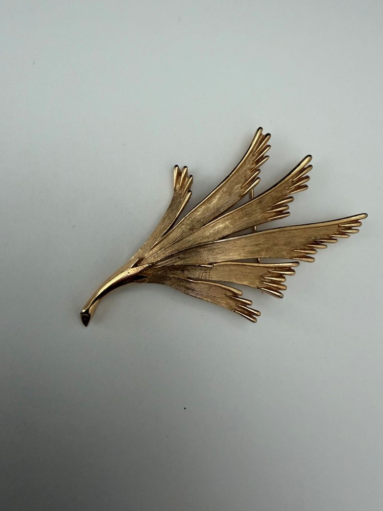 Vintage 1960 Crown TRIFARI Leaf Pin Brooch Gold Tone Designed by Alfred Philippe