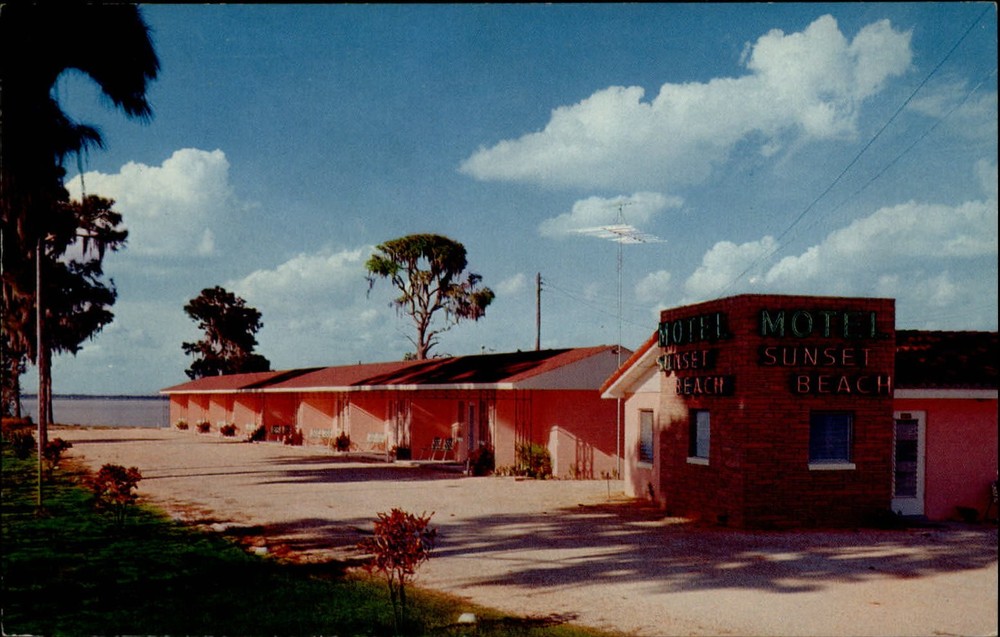Sebring FL Motel Sunset Beach on Rex Beach Lake roadside sign unused postcard