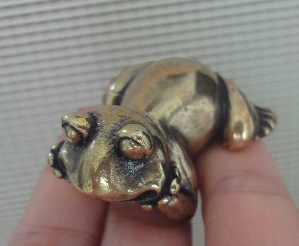 Solid Brass Thinking Frog Figurine Vintage Style Statue for Home Desk Decor