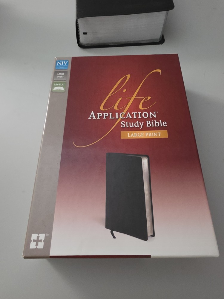 NIV, Life Application Study Bible,  Large Print Lay Flat Bonded Leather Like New