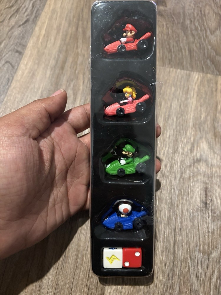 Monopoly Gamer Mario Kart Board Game Collectible Tokens and Die
