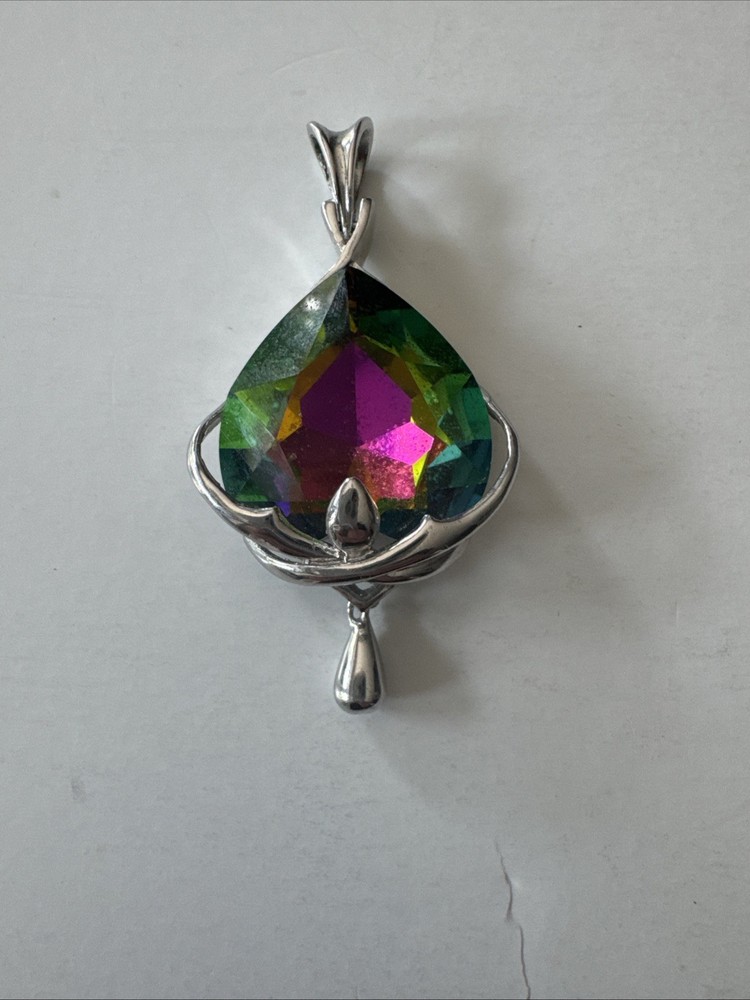 Beautiful Vintage Pendant With Silver Accents