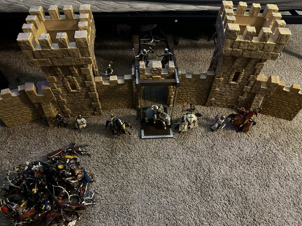 Schleich Castle Playset Medieval Toy Soldiers Cavalry Knights Horses Weapons