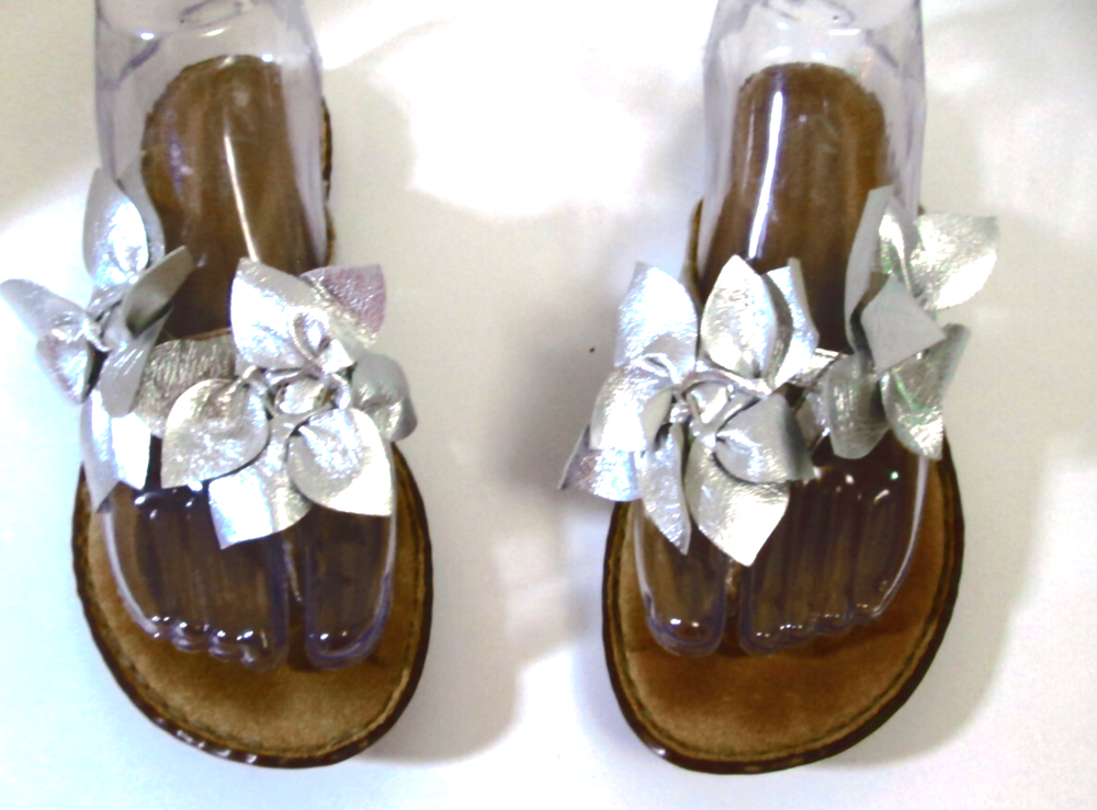 CLARKS Bendables Silver Leather Flower Thong Flip-Flops Size 6M B30