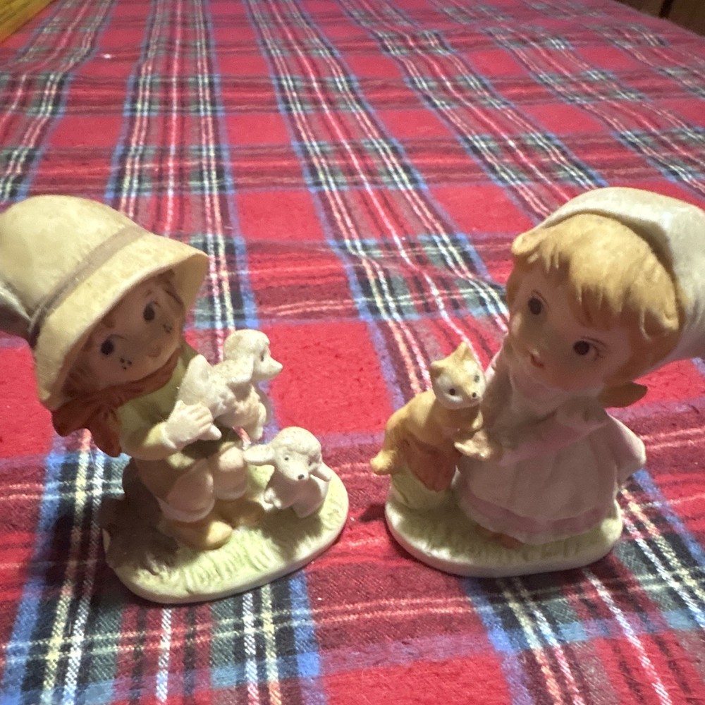 Treasure Masters Korea Ceramic Girl Figurines Set of 2 Hand Painted 1986