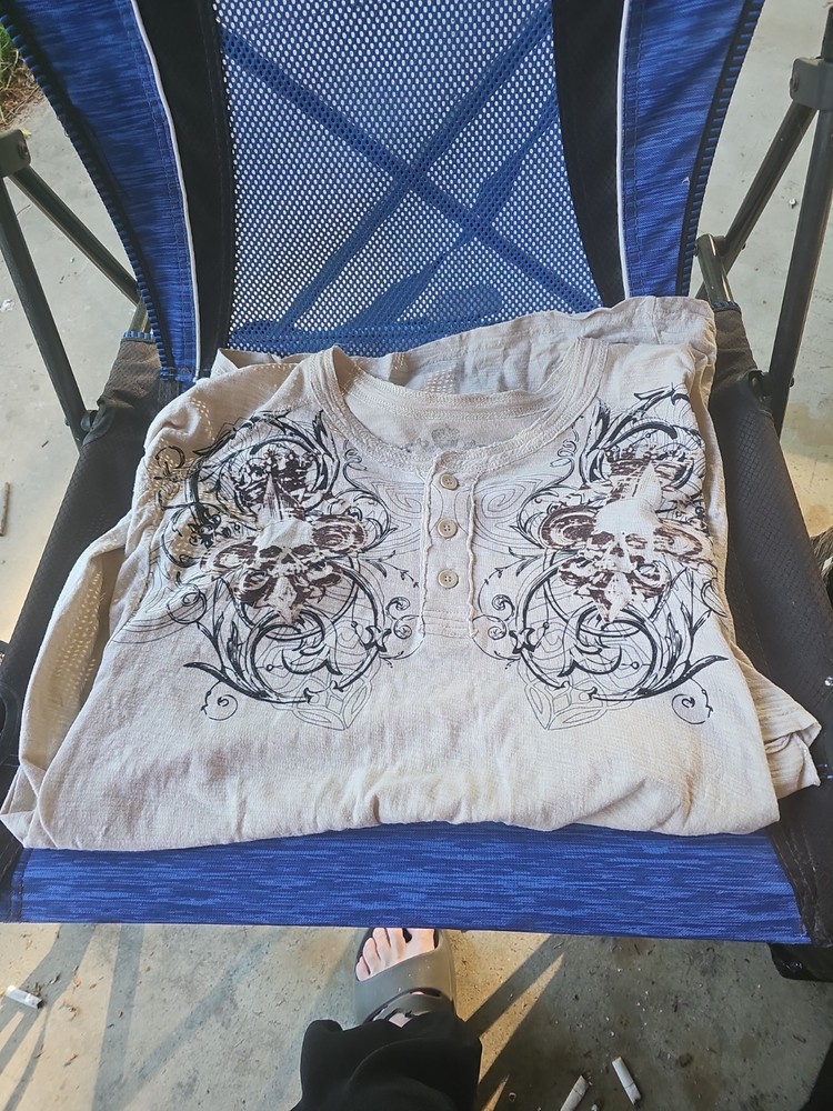 Y2K Men's Beige Helix Graphic T-Shirt Size 2XL 3 Buttons And Skulls