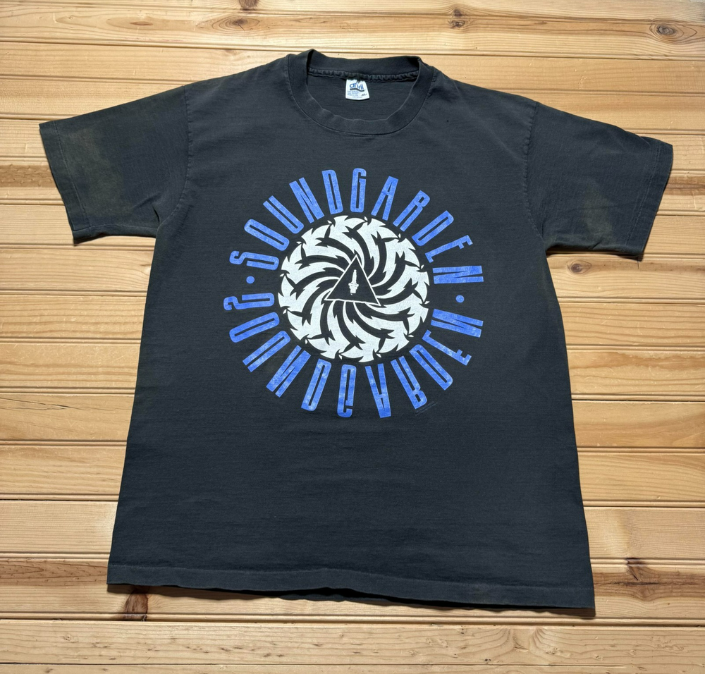 Vintage 1992 Soundgarden Badmotorfinger Revolver Grunge Shirt USA - Size XL