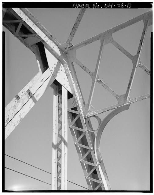 13. Detail of connection of end portal, top chord, diagonal, vertical and