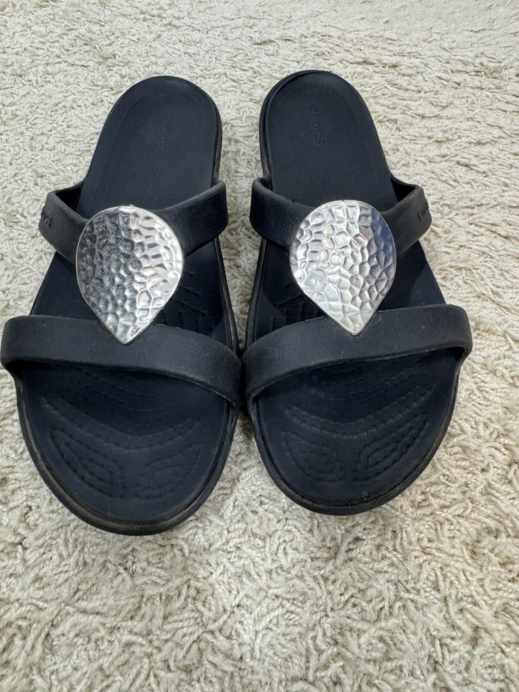Crocs Sandals Women’s Sanrah Silver Medallion Slip On Slide Casual Shoes Size 7