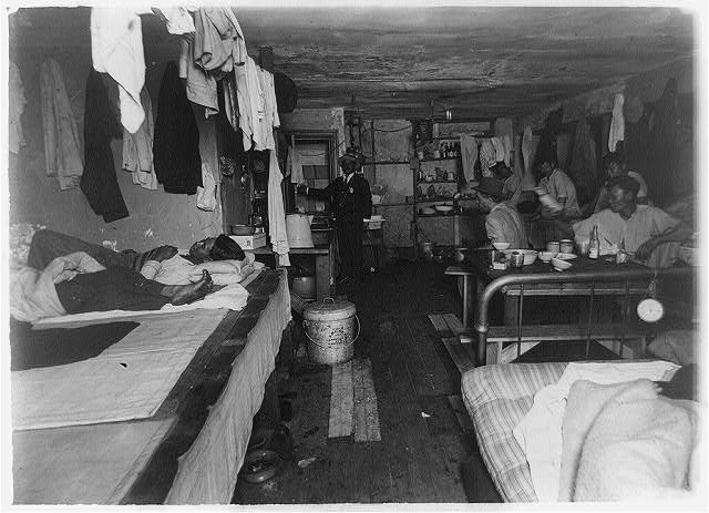 Photo:Sleeping quarters in a tenement area, New York City--1905-1910