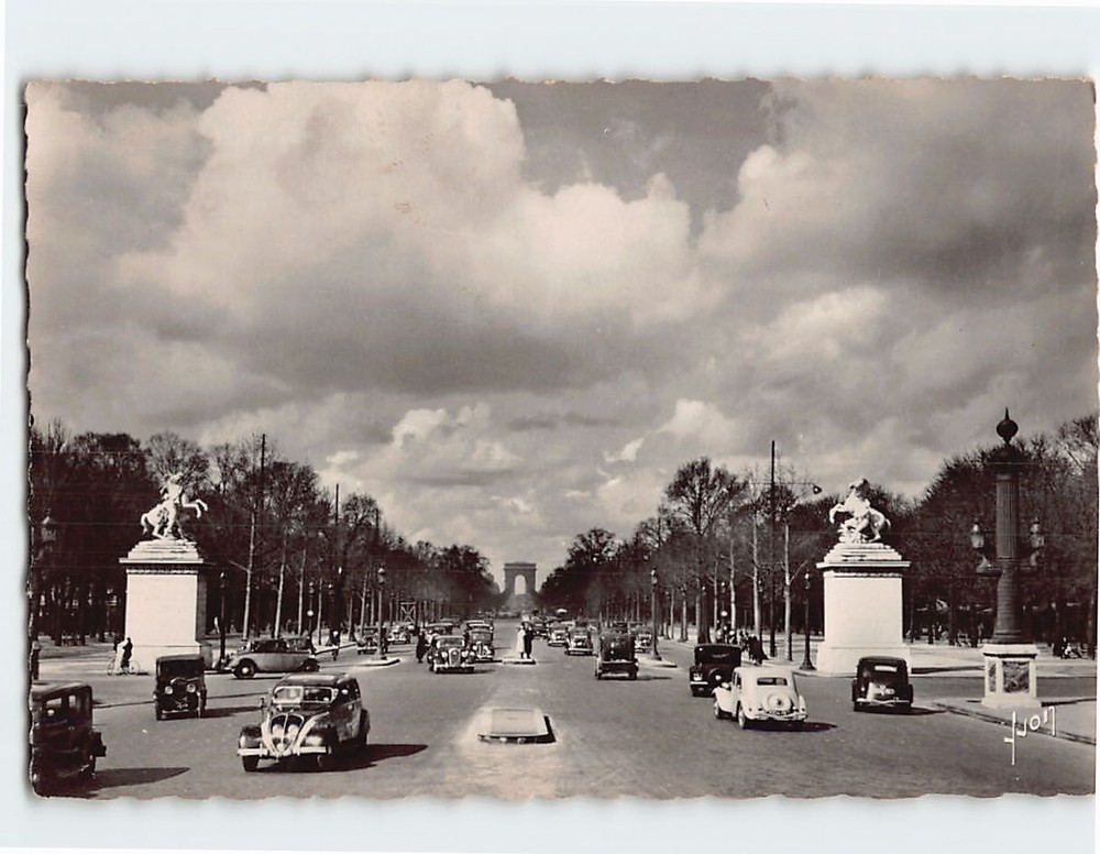 Postcard Avenue des Champs Élysées et Arc de Triomphe de l Étoile Paris France