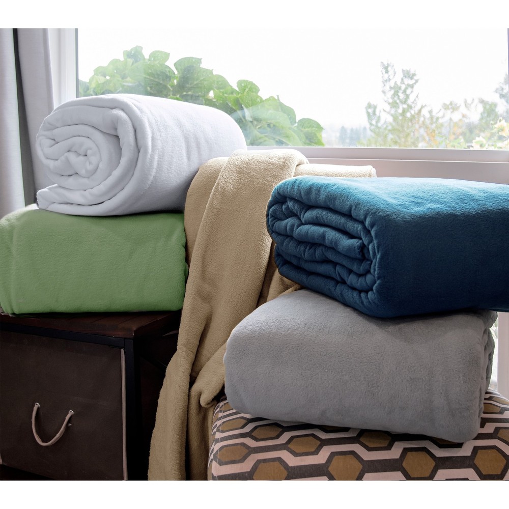 Ultra-Soft Supreme Warmth Fleece Blanket for Cozy Comfort