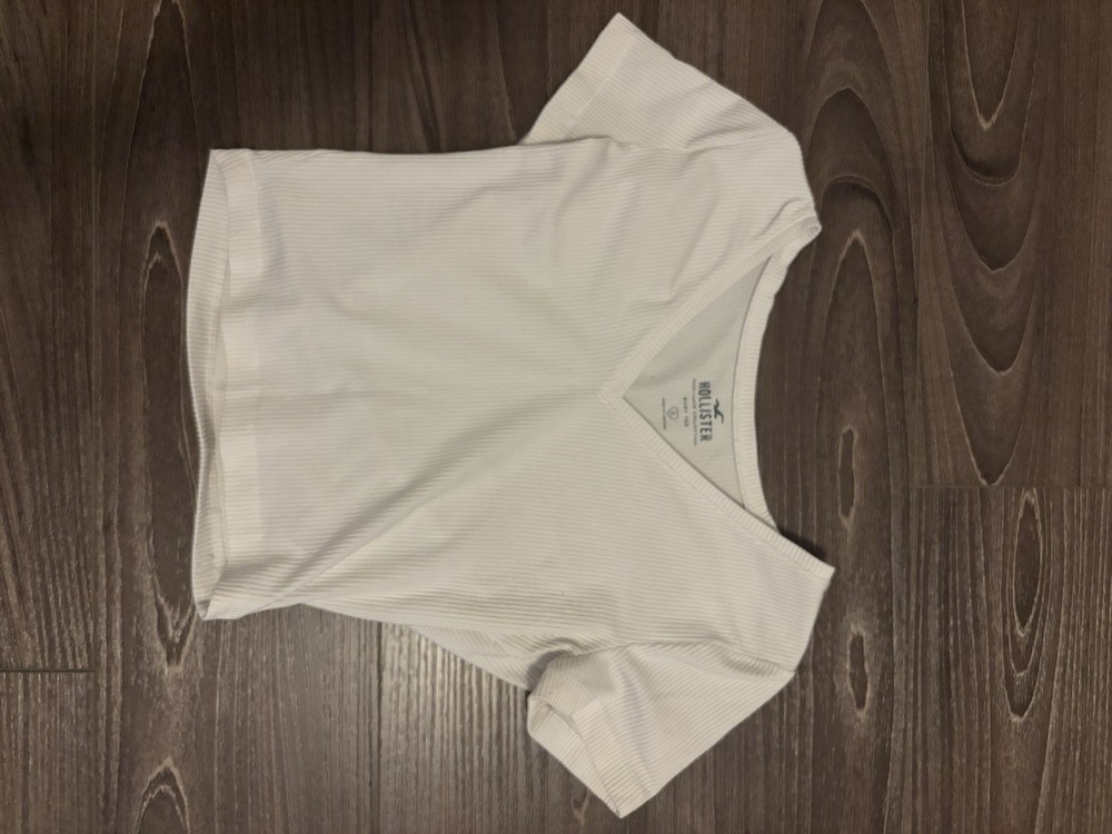 Hollister Women’s White Ribbed V-Neck Short Sleeve Knit Cotton Tee S