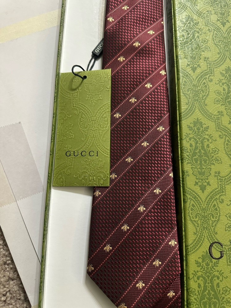 Gucci Men's Burgundy Bee Jacquard Silk Striped Designer Tie Logo Accents