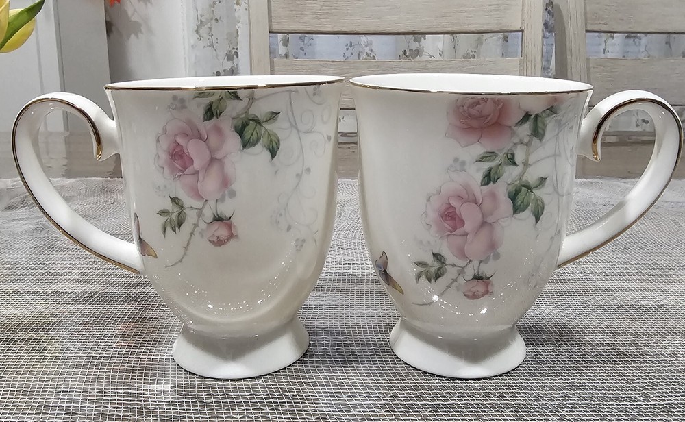 Set of 2 LucEver Home Bone China Footed Mugs 