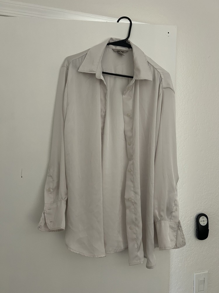 H&M Women's Medium Long-Sleeve Satin Like Button-Up Shirt in White Oversized