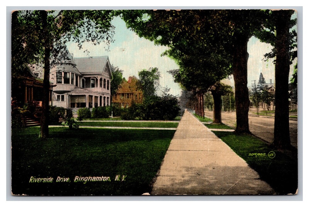 Binghamton, NY, Riverside Drive Street View Homes, Vintag Divided Back Postcard