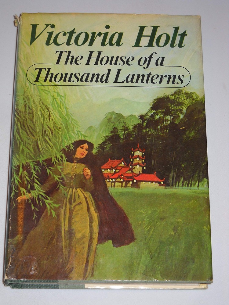 The House of a Thousand Lanterns by Victoria Holt