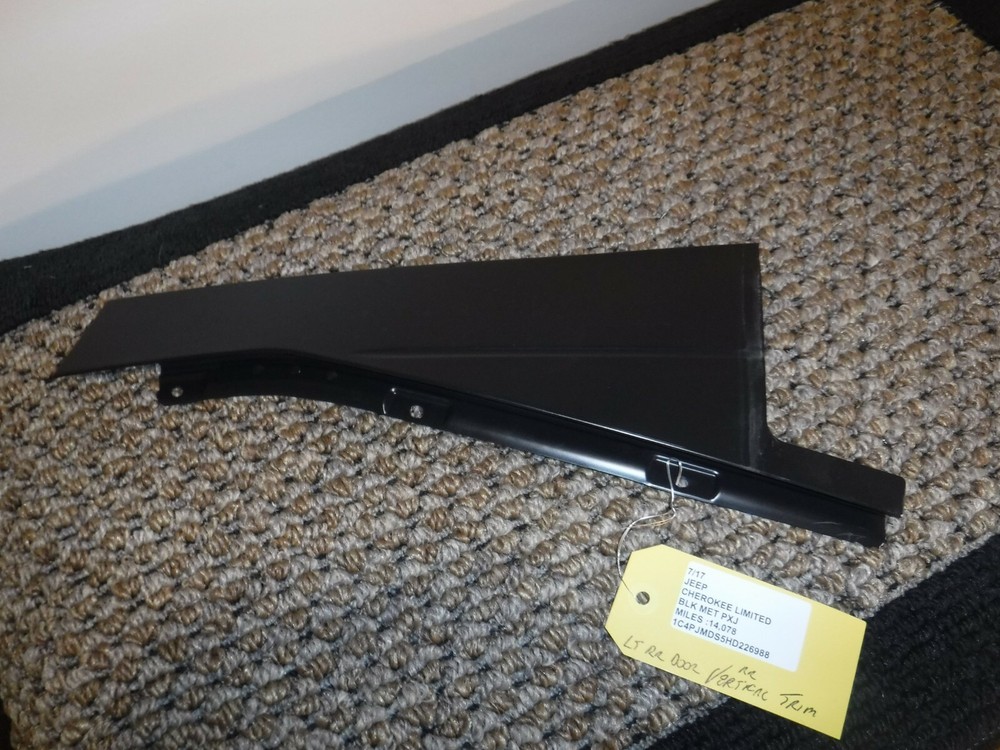Jeep CHRYSLER Cherokee Exterior-Rear-Applique Window Trim Left 68102579AE   B-71