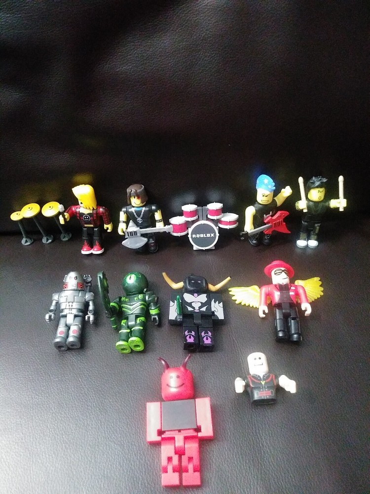 Roblox Toys Action Figures Lot Of 10 Figure Pack with Accessories NO CODES