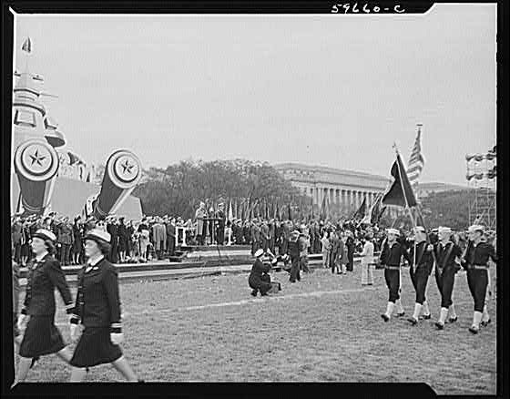 Photo:Washington DC 1910s Naval Parade Flags Lincoln Memorial?