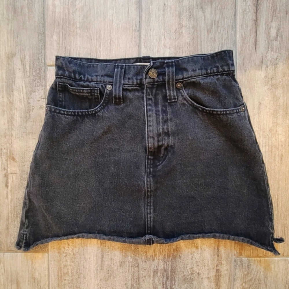 Madewell Denim Mini Skirt Women’s Size 24 Raw Hem Black Washed High Rise Pockets