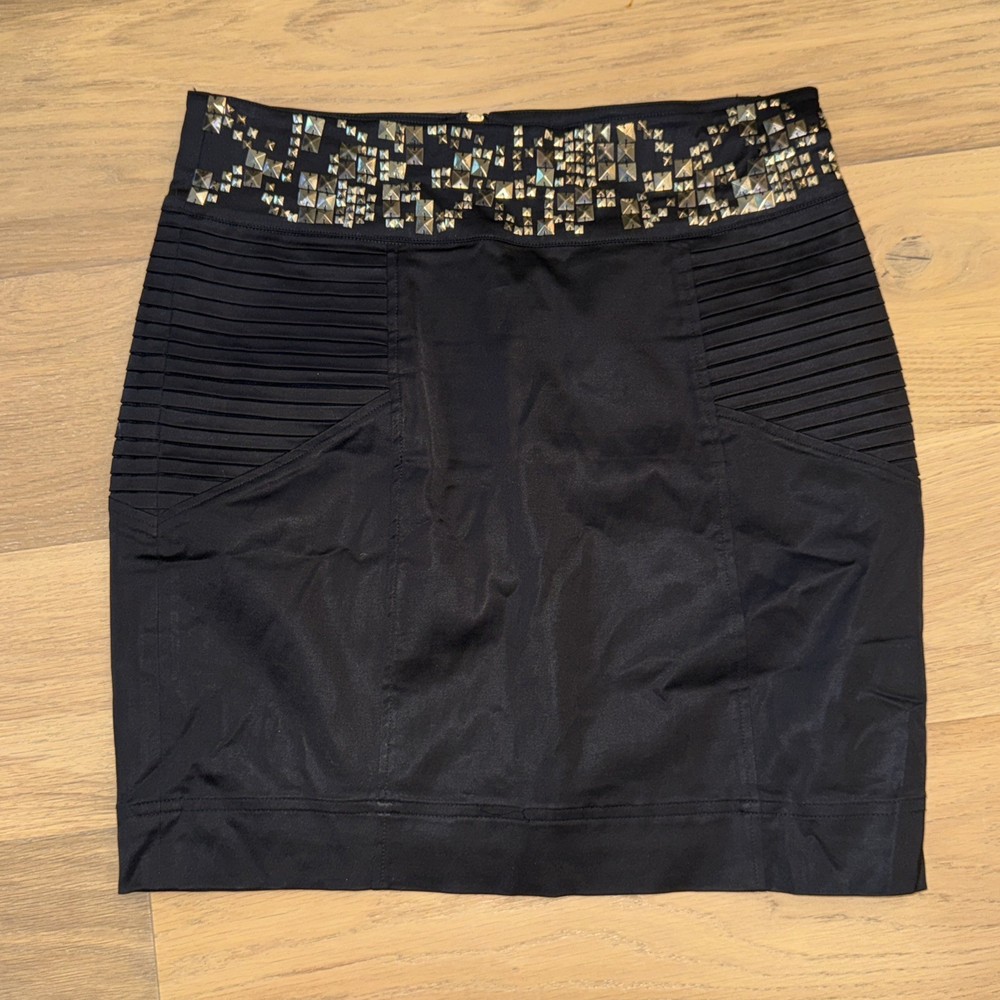 Kardashians Bebe Black Studded Mini Skirt Size 10 Silver Zip
