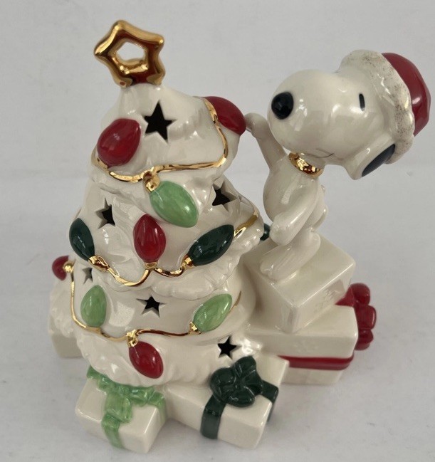 Lenox Peanuts Snoopy Christmas Lighted Porcelain Tree Figurine with Gold Accent-image