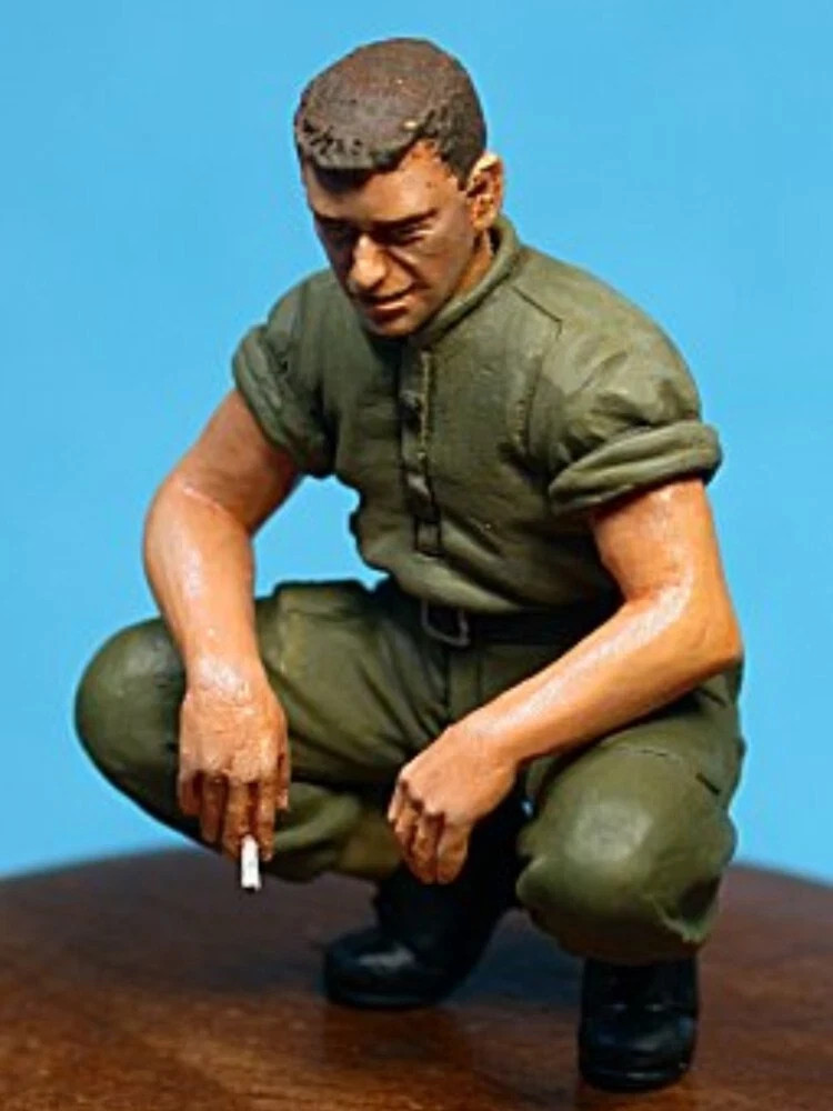 1/35 Vietnam War U.S. Soldier Crouching Resin Figure Unpainted Military ModelKit