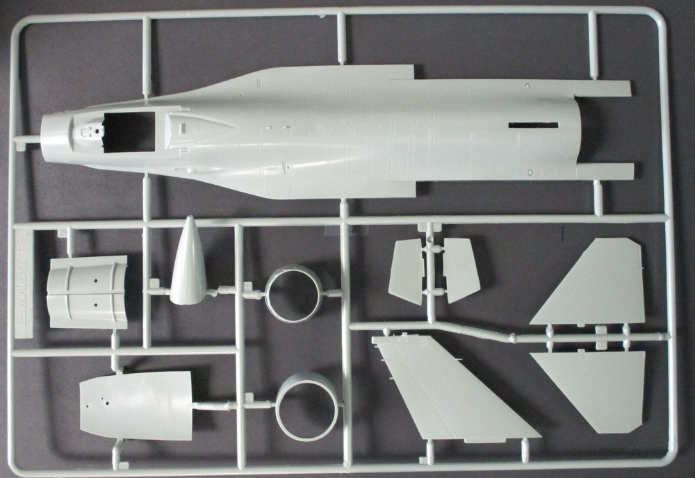 1/48 Scale Academy F-16A/C Fighting Falcon Parts Tree B - Kit 1688