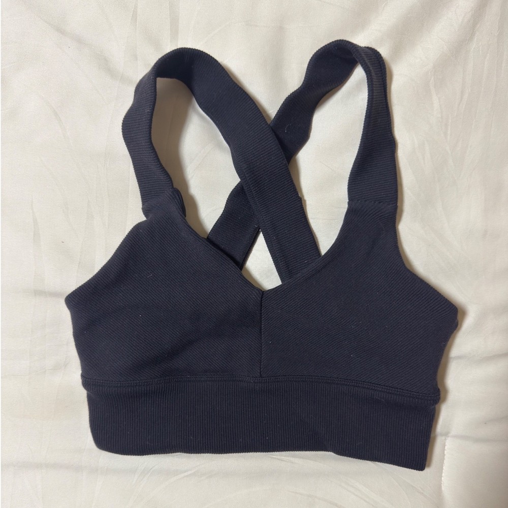 Alo Yoga Bra Black  V-Neck Cross Back Sports Bra Medium Impact Womens