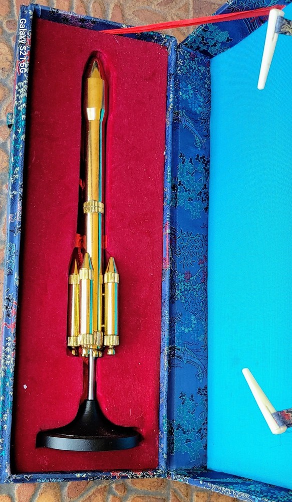 China Academy Of Launch Vehicle Technology Boxed Space Rocket Ship Display-image