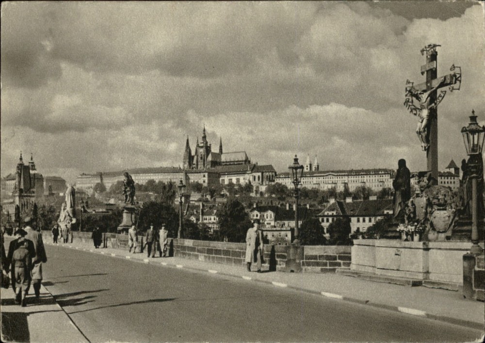 Prague Hradcany Czech Republic castle vintage postcard sku185