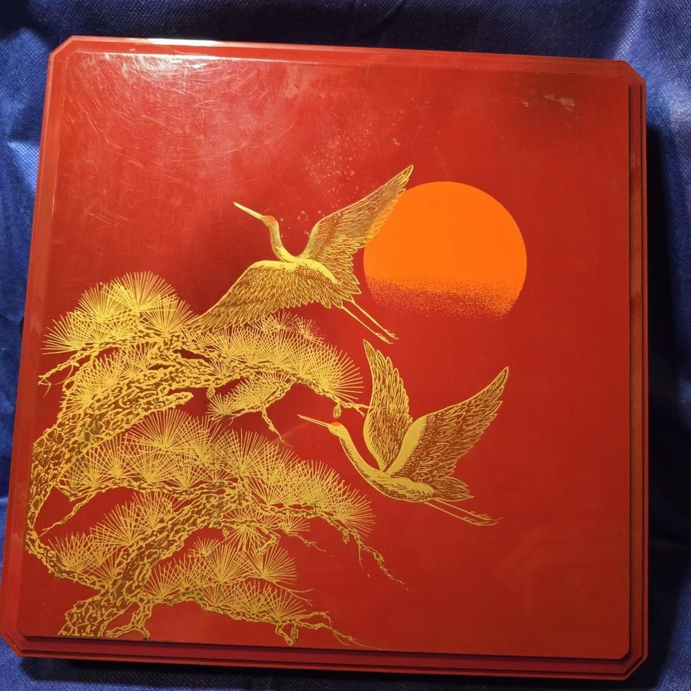 Lacquer Jubako Box 31x31cm with Crane and Sun Design