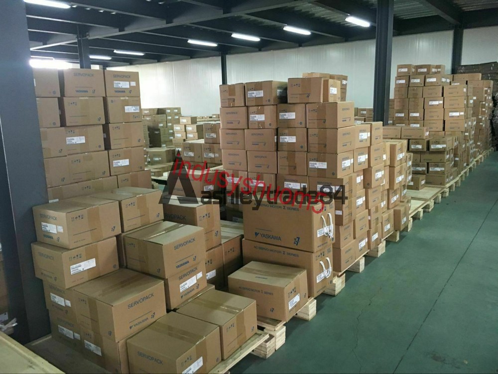 1PCS NEW IN BOX Yaskawa Servo Drive SGD7S-1R6A20A