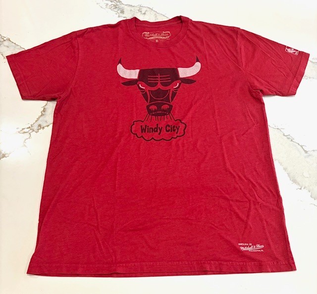 VTG Chicago Bulls Windy City Mitchell & Ness Graphic T Shirt NBA Red Men Size XL