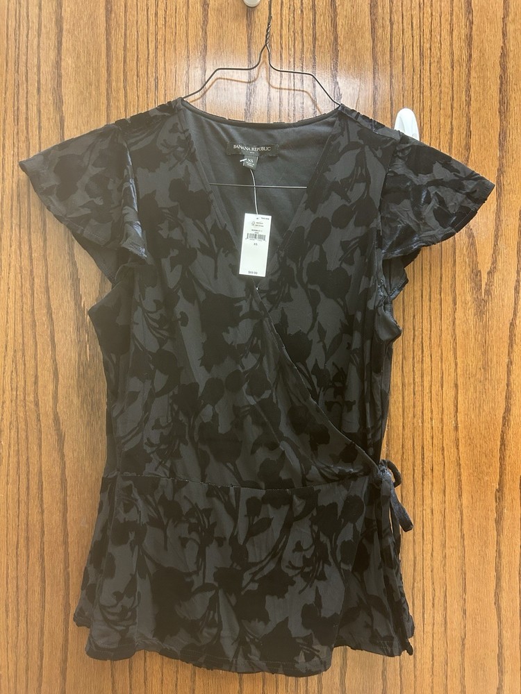 Banana republic XS NWT Black Short Sleeve Wrap Shirt