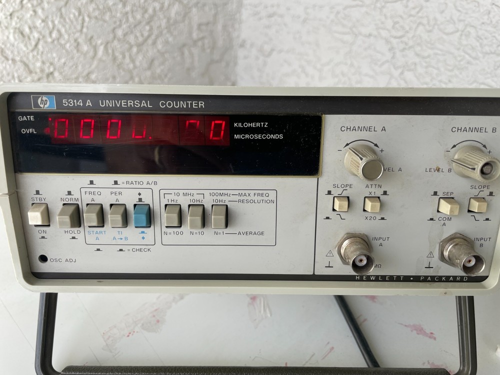 HEWLETT PACKARD HP 5314A Universal Frequency Counter (OPT 001, OPT 002)