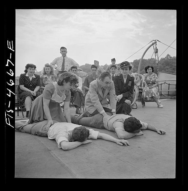 Washington DC Potomac Riverboat Red Cross First Aid Class 1942 Civilians