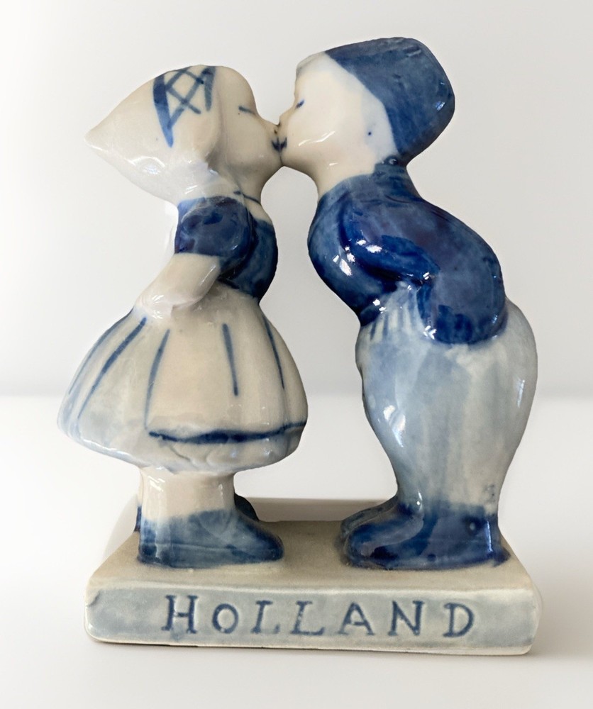 Vintage Delft Holland Kissing Dutch Boy Girl  3.5” Hand Painted Blue Figurine