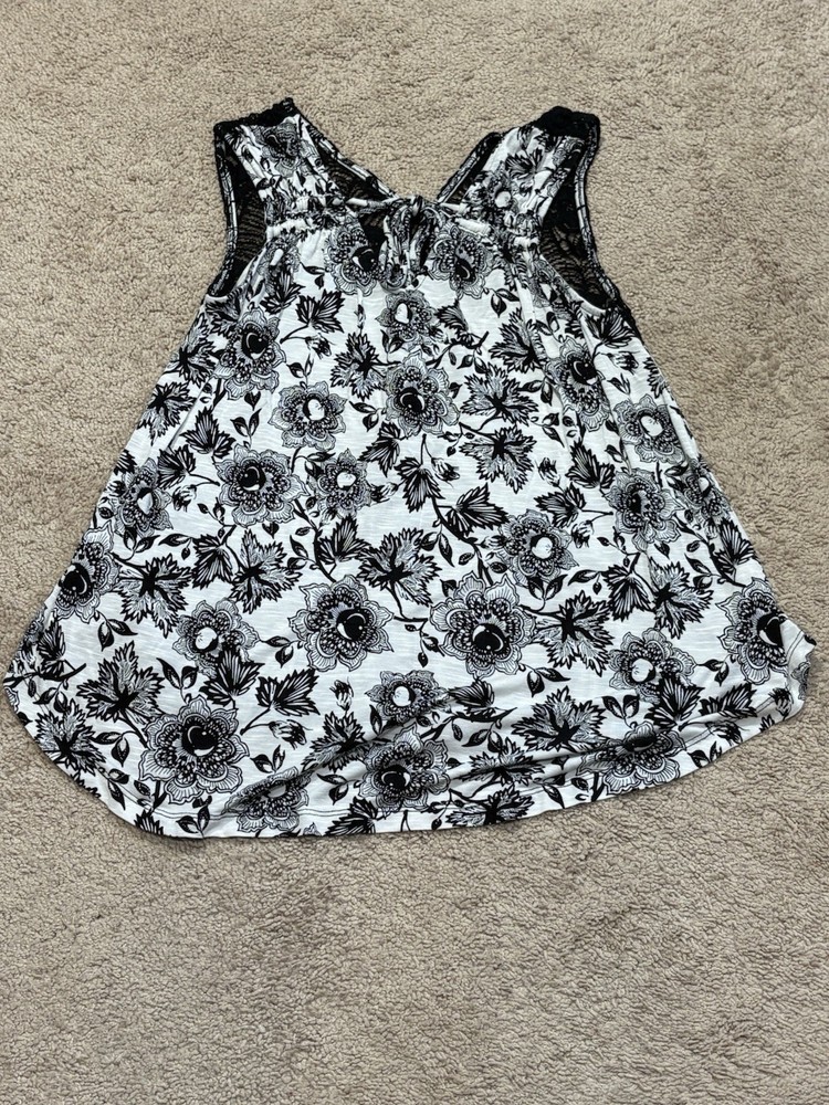 Maurices Womens Shirt Size Medium Multicolor Floral Print Lace Keyhole Soft