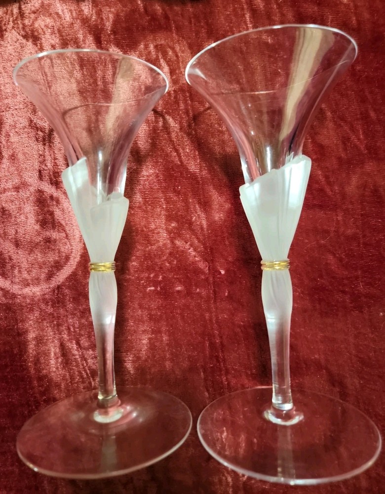 SET of 2 Sasaki Crystal Aegean Frosted Shell Stem Wine Martini Glass NEW