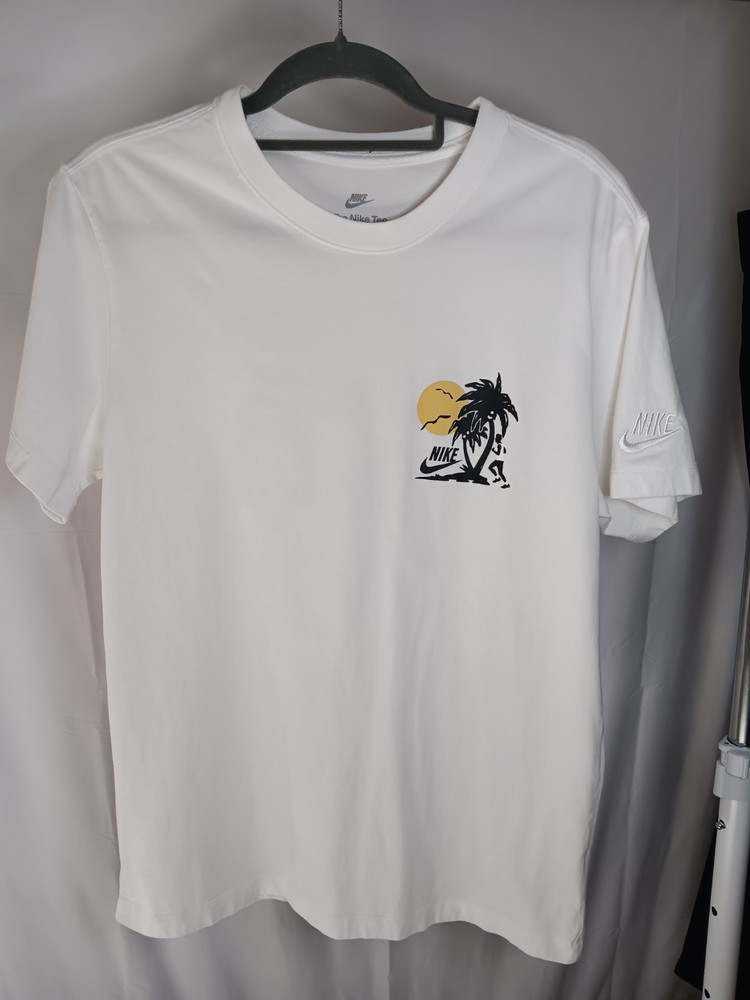 nike men's sportswear t shirt