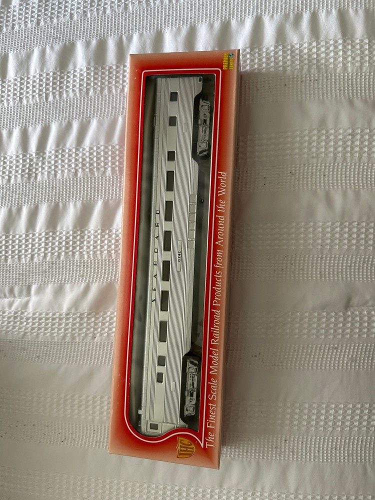 International Hobby Corp. - HO-Scale - Coach Car Corrugated Side - Seaboard - 47
