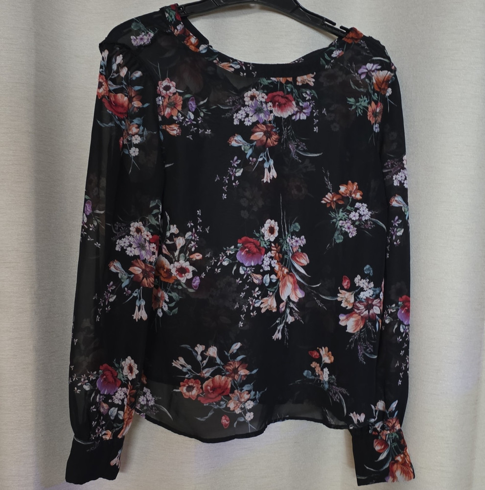 Forever 21 Women’s Round Neck Long Sleeve Floral Sheer Lightweight Blouse M