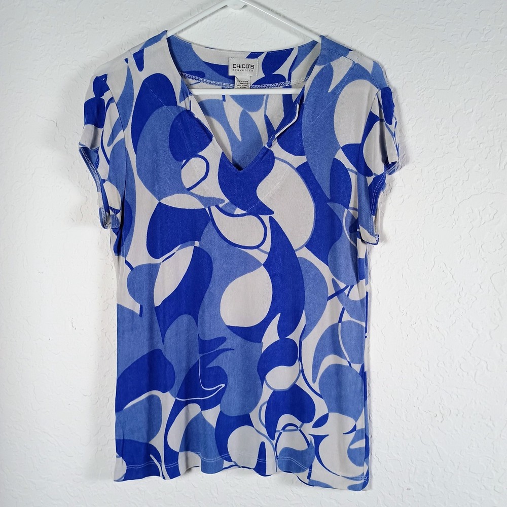 Chico's Travelers Top Size 1 Blue White Abstract Print Stretch V-Neck Light Wash