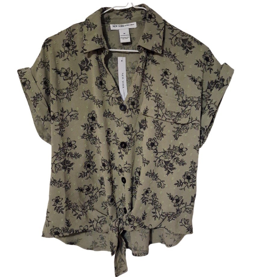 New York  Clothing Company Floral Olive Green Tie Front Button Blouse Sz M NWT