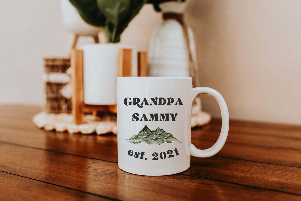 Taza de café personalizable Grandpa Est 2021 para nuevo abuelo abuelo embarazo-image