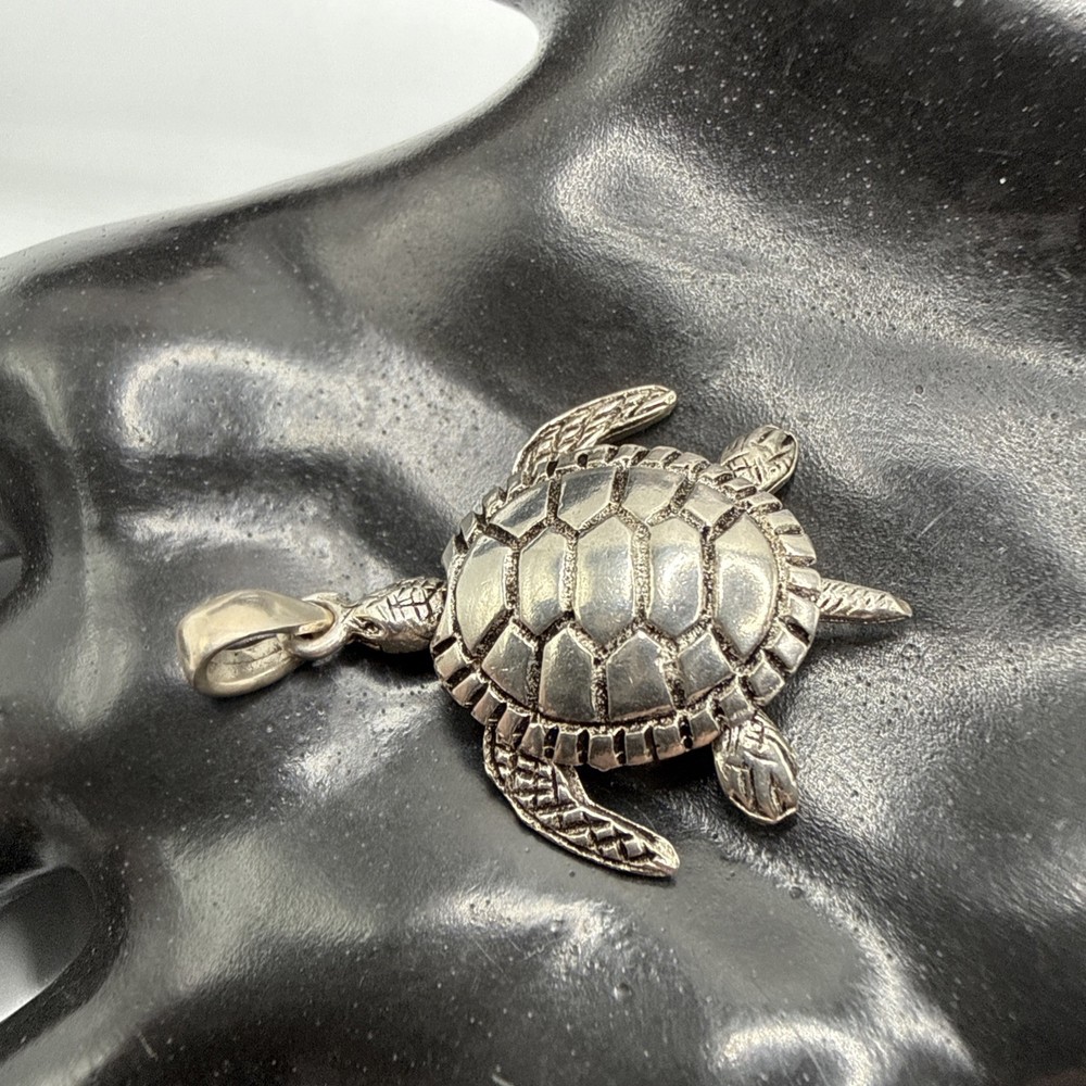 VTG 925 Sterling Silver Articulated Detailed Sea Turtle Charm/Pendant. 4.9Grams.
